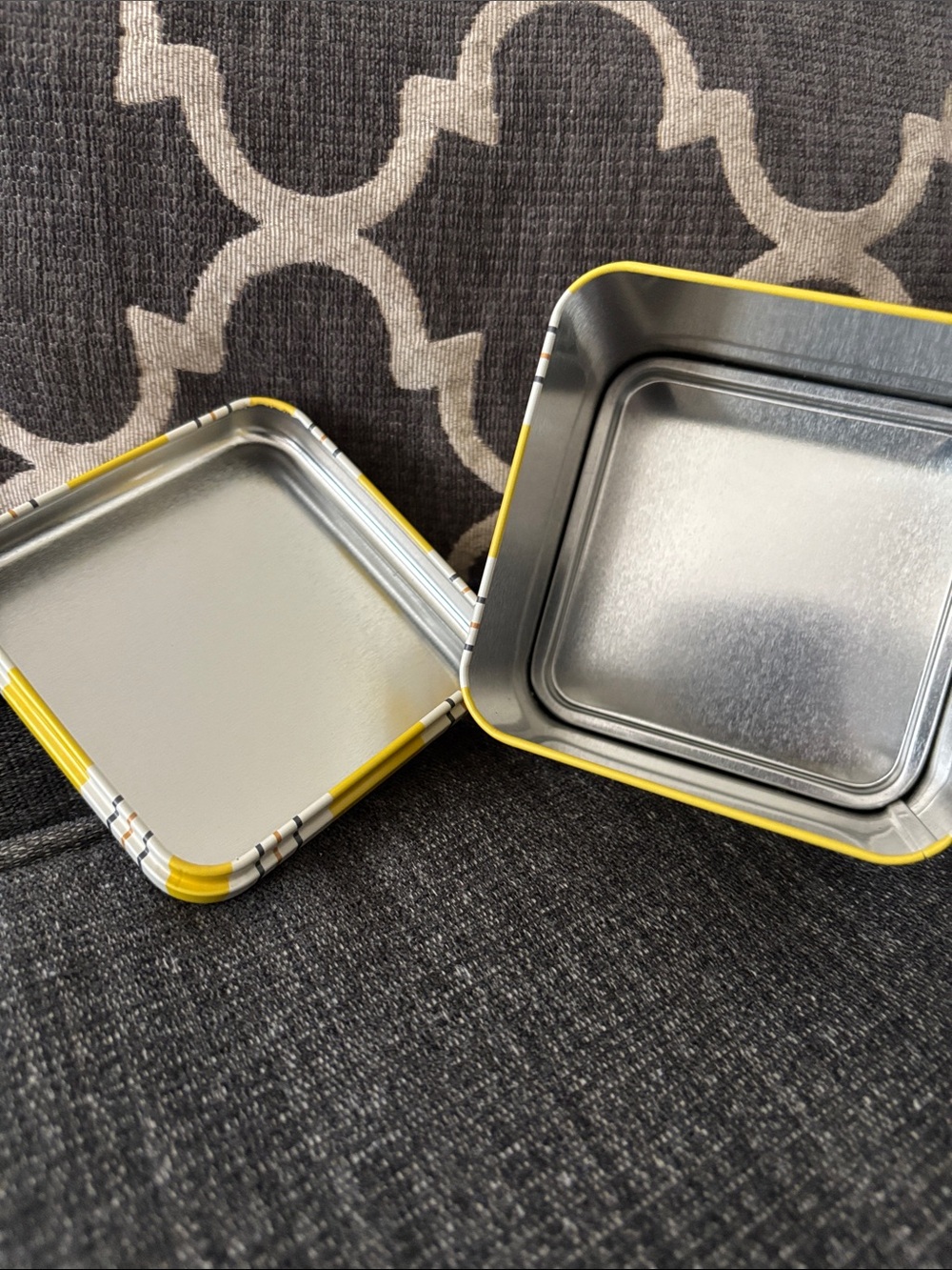 Fossil Tin Box - Picture 3 of 4